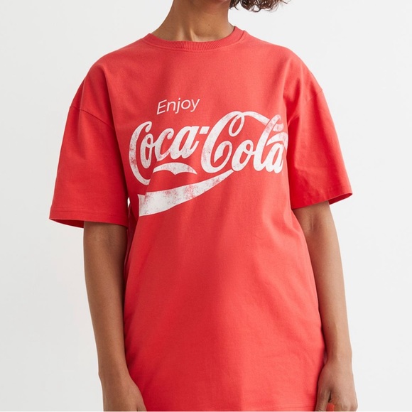 Oversized Graphic Shirt - Picture 2 of 5